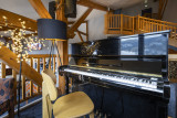 Piano bar