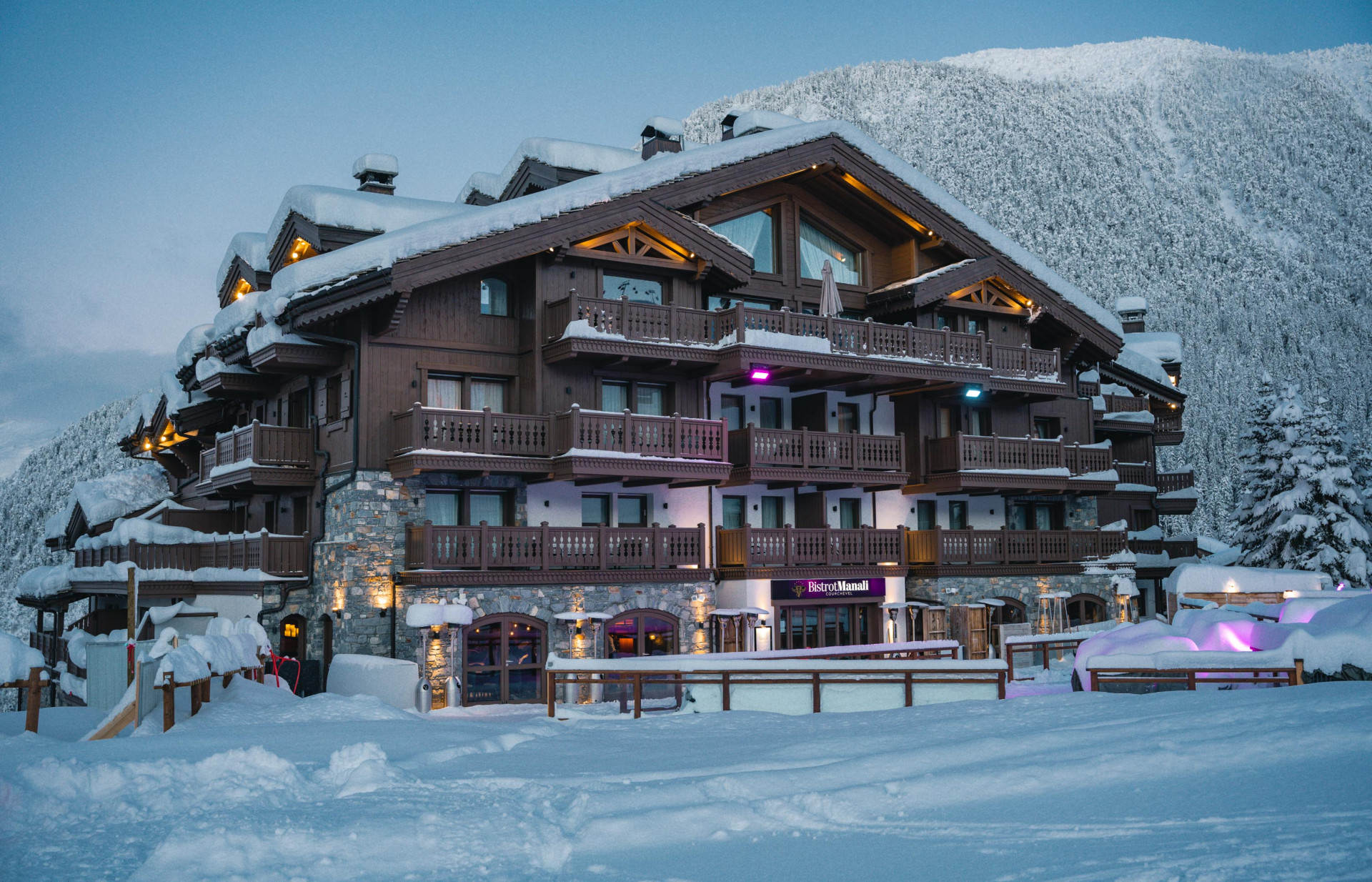 Manali Lodge