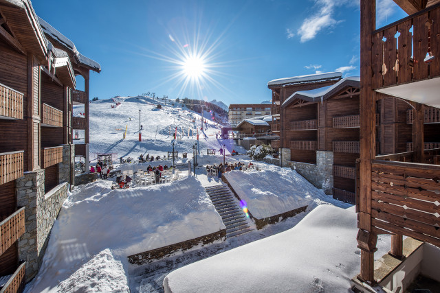 Vue des pistes et de la terrasse depuis l'hôtel Vue des pistes et de la terrasse depuis l'hôtel