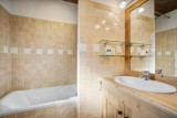 09-bathroom-1-out-6-229232