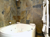 _lv_images__lot_0000000003_07_2581636