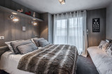 _lv_images__lot_0005870006_03_2600653