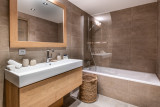 pg-whistler-lodge-b1314-043-2908532