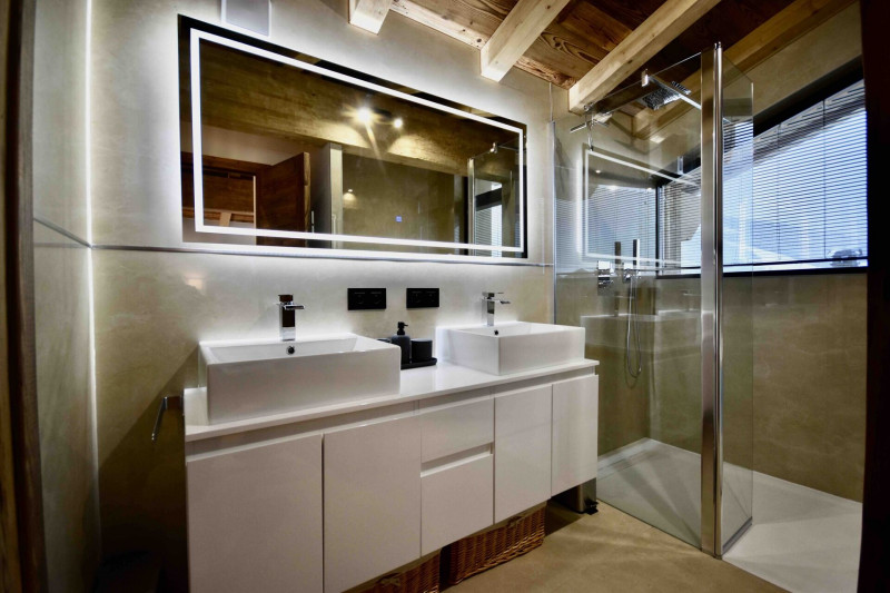 08-chambre-master-sdb-1-114103-249744 08-chambre-master-sdb-1-114103-249744