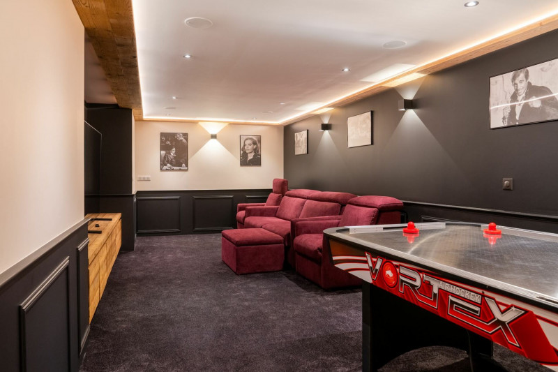 08-salle-de-cin-ma-100480-242611 08-salle-de-cin-ma-100480-242611
