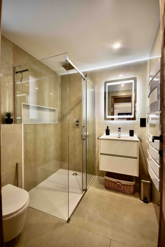 12-chambre-balcon-sdb-114107-249740 12-chambre-balcon-sdb-114107-249740