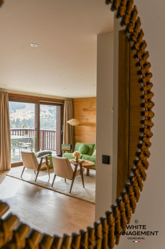 _lv_images__lot_0000000001_04_1374395