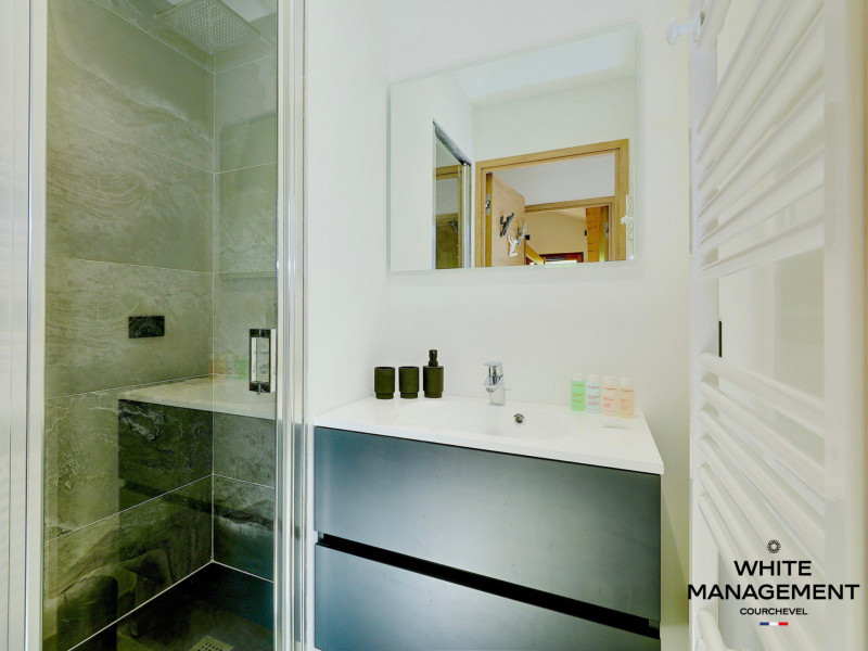 _lv_images__lot_0000000003_10_416800