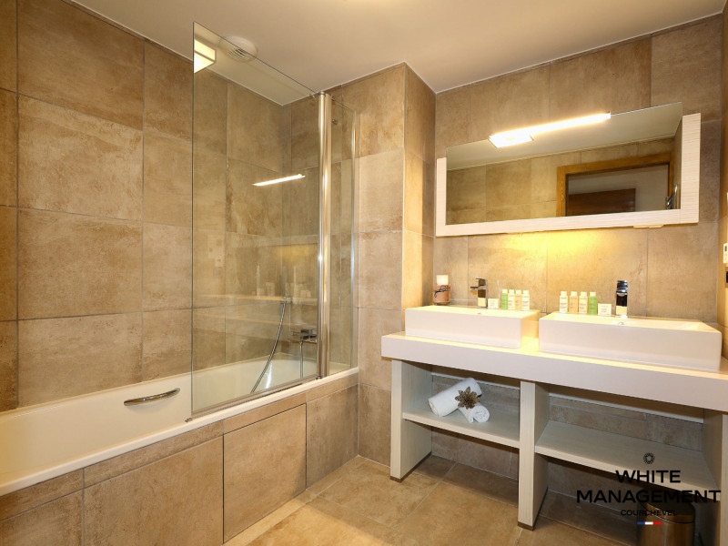 _lv_images__lot_0000000008_07_1716882