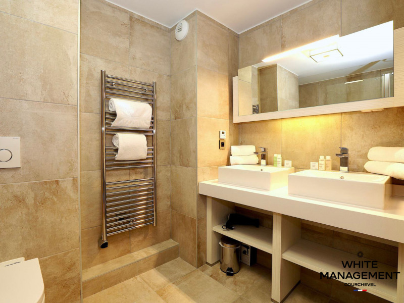 _lv_images__lot_0000000009_05_1271837