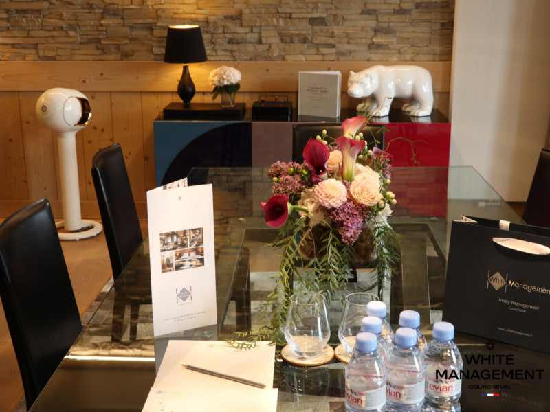 _lv_images__lot_0000000010_04_1196939