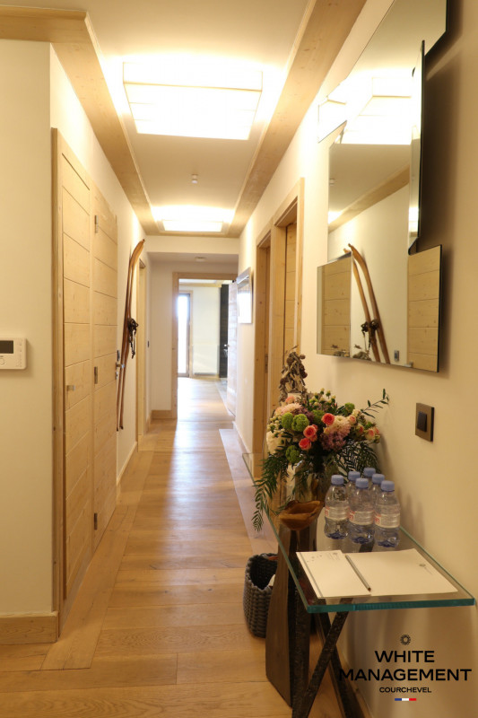 _lv_images__lot_0000000010_07_1196942