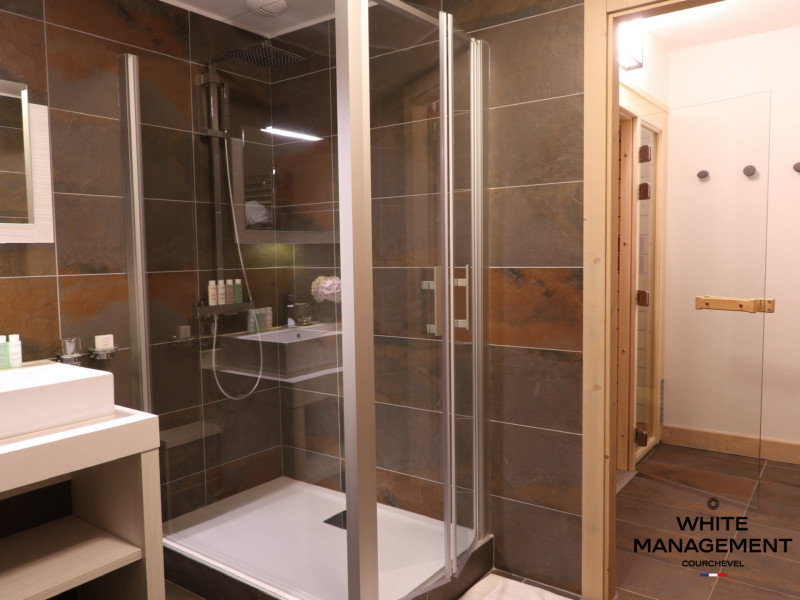 _lv_images__lot_0000000010_14_2701849