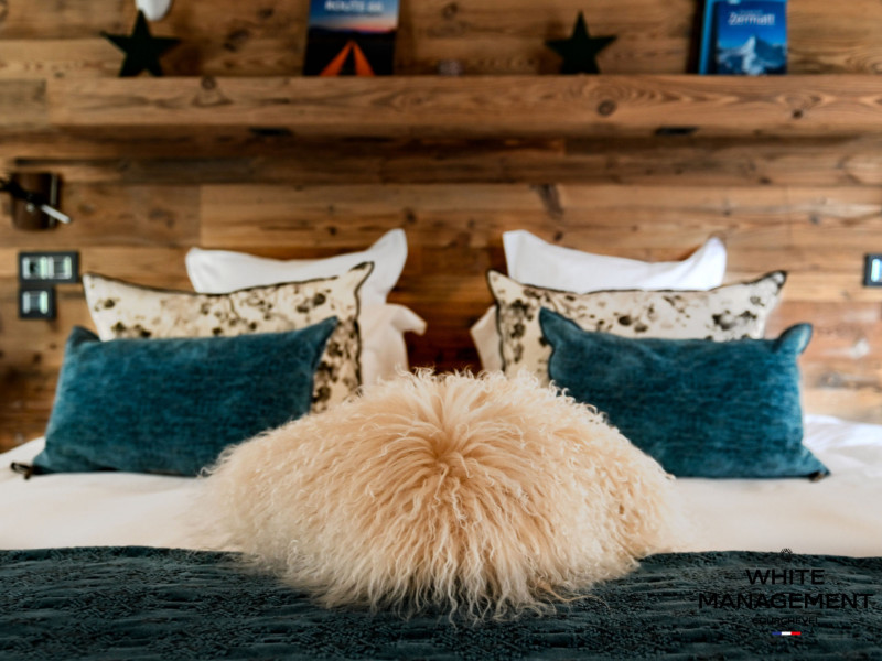 _lv_images__lot_0000000012_07_1537767