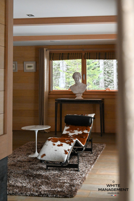 _lv_images__lot_0000000022_04_1614288