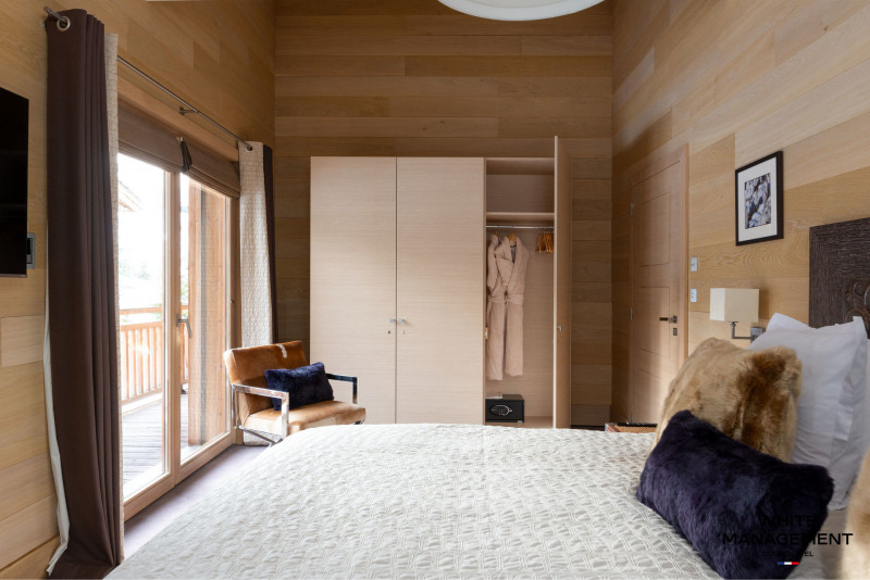 _lv_images__lot_0000000022_06_1391509