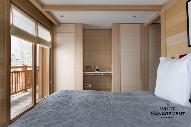 _lv_images__lot_0000000026_11_1271360