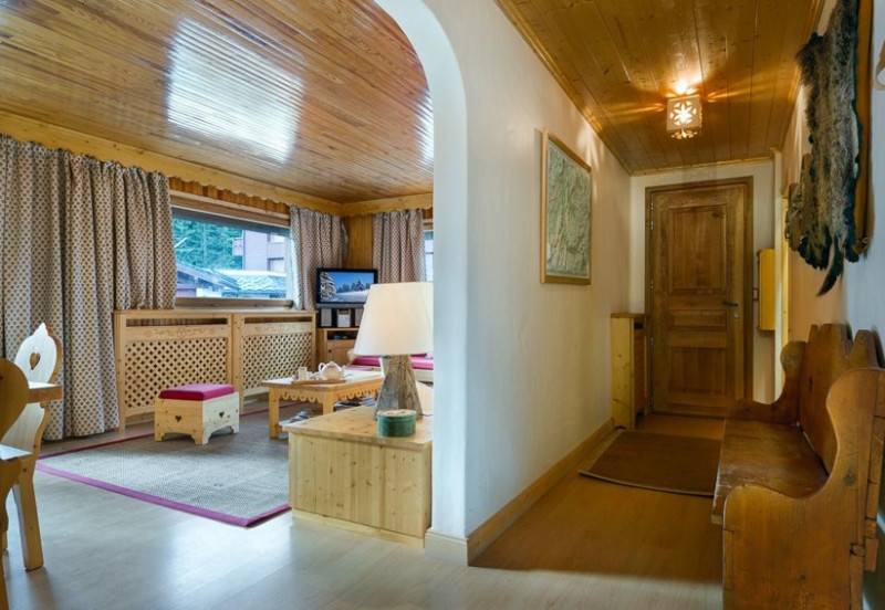 _lv_images__lot_0000000030_03_726734