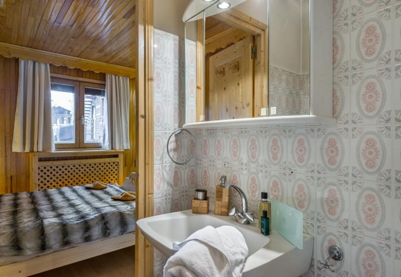 _lv_images__lot_0000000030_06_1686983