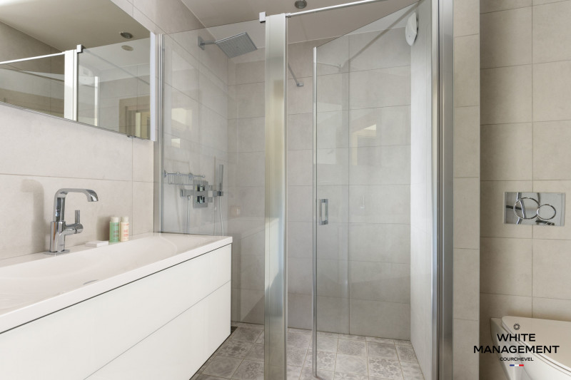 _lv_images__lot_0000000034_05_1546439