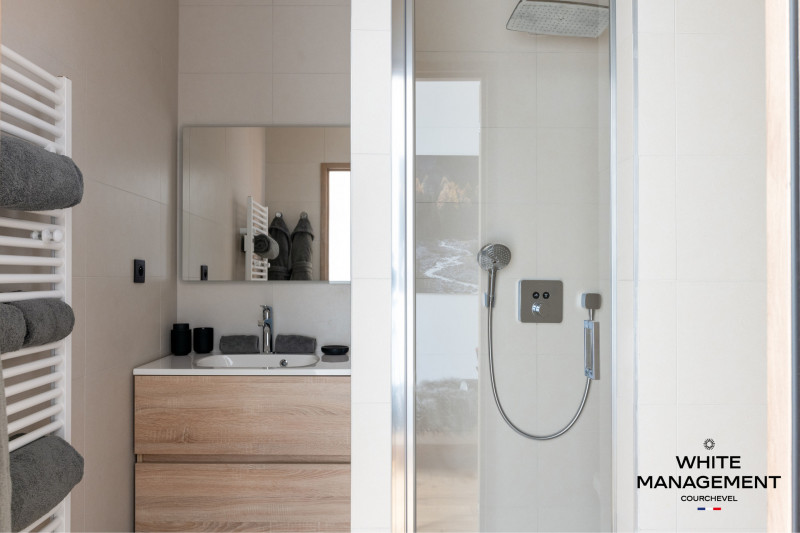 _lv_images__lot_0000000035_10_342974