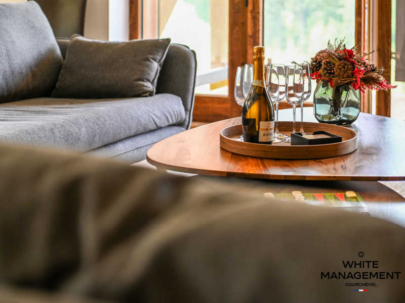 _lv_images__lot_0000000037_03_1716846