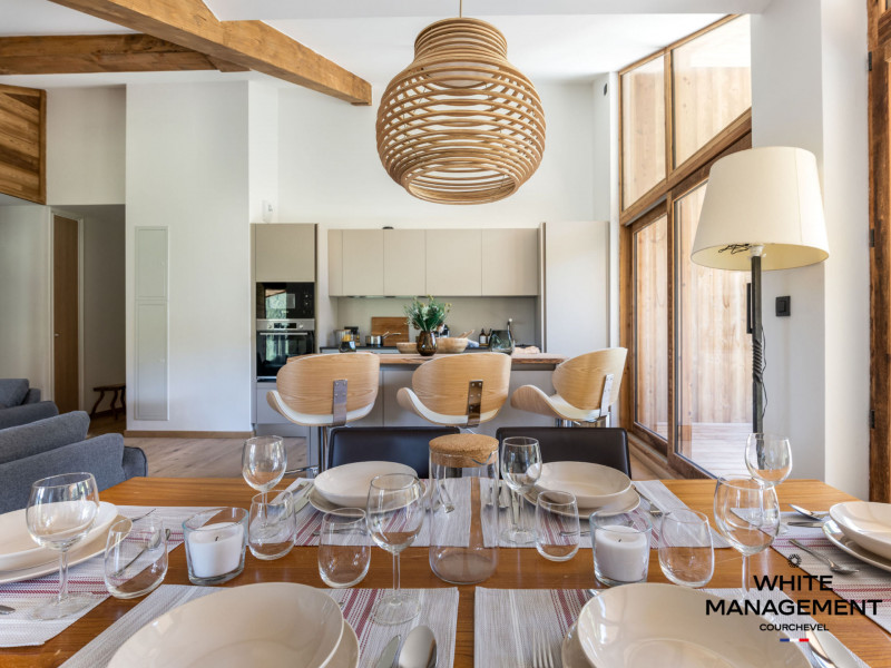 _lv_images__lot_0000000037_04_1605806