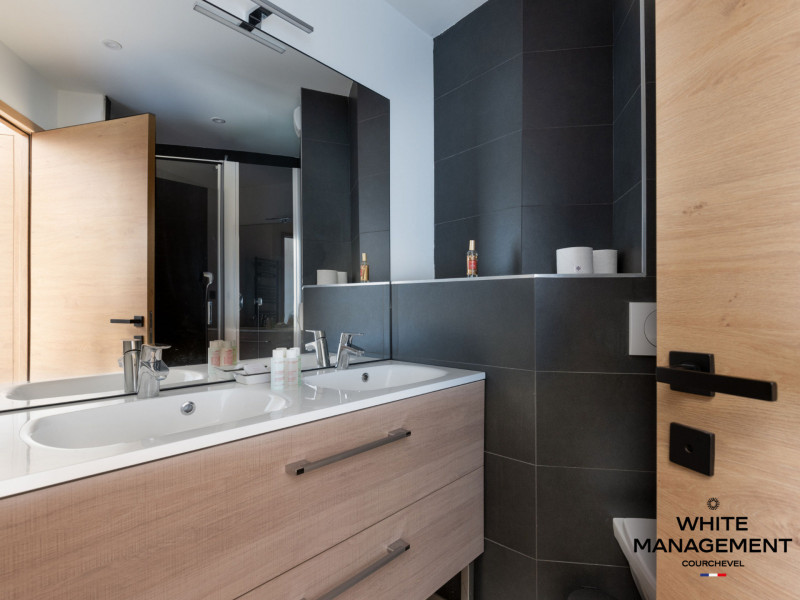 _lv_images__lot_0000000037_10_1245837