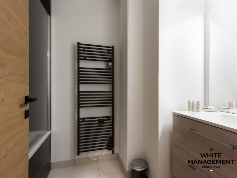 _lv_images__lot_0000000037_15_1716858