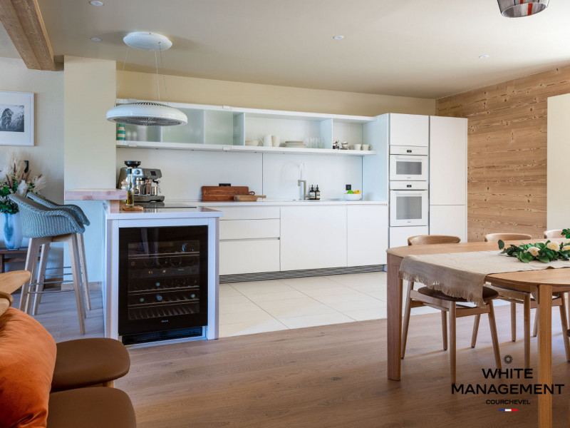 _lv_images__lot_0000000038_04_722328