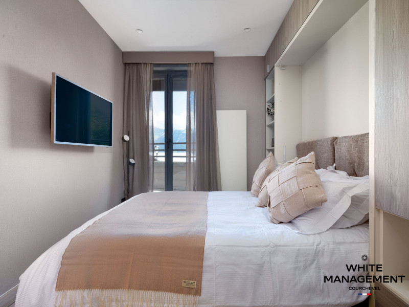 _lv_images__lot_0000000038_08_574200 _lv_images__lot_0000000038_08_574200