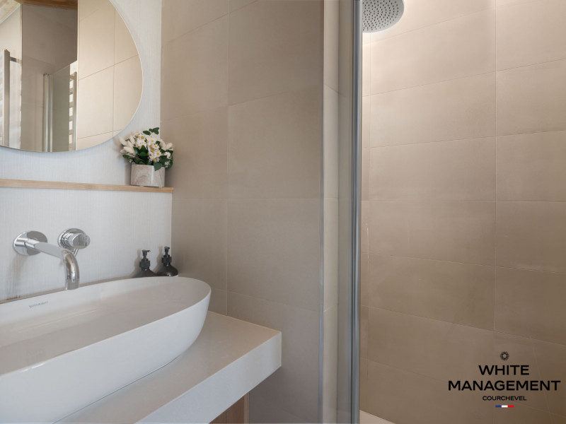 _lv_images__lot_0000000038_11_730164