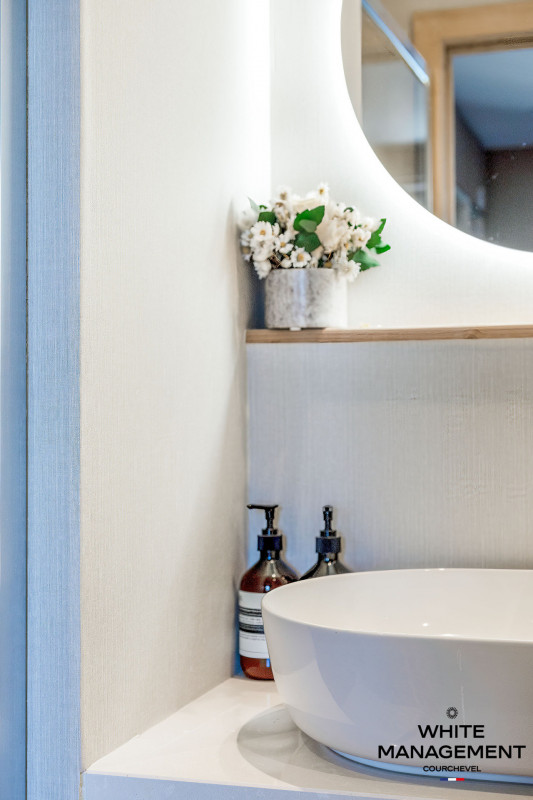 _lv_images__lot_0000000038_12_1374371