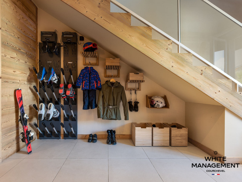 _lv_images__lot_0000000038_13_1204884