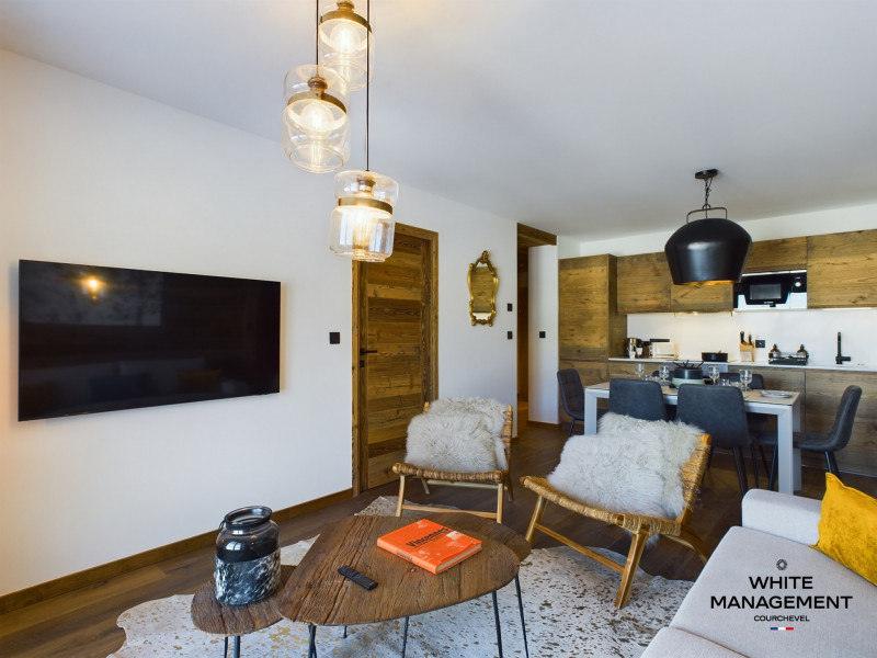 _lv_images__lot_0000000041_04_1623090