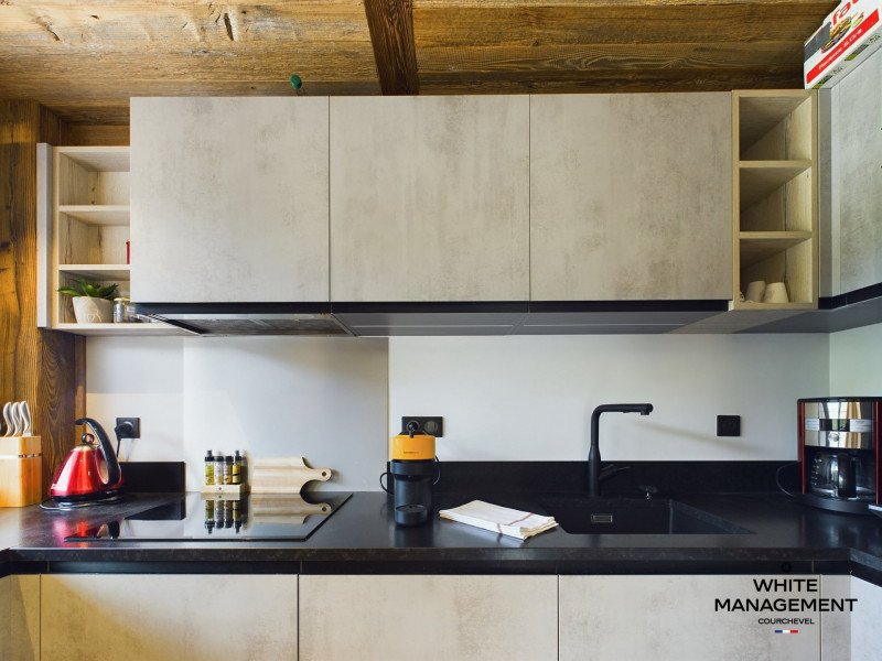 _lv_images__lot_0000000044_02_1563978