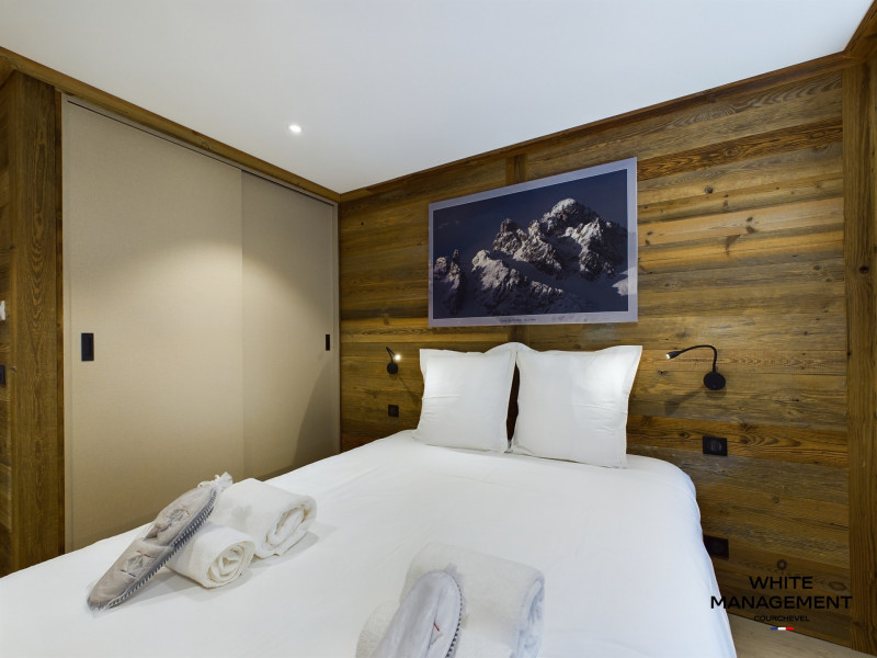 _lv_images__lot_0000000044_07_1734418