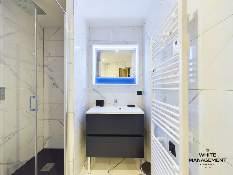 _lv_images__lot_0000000045_03_1563850