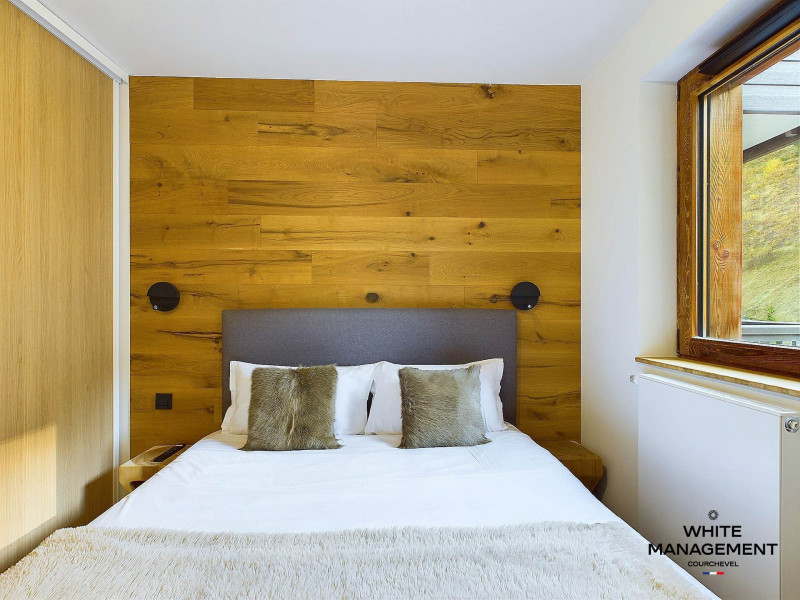 _lv_images__lot_0000000045_06_1180929