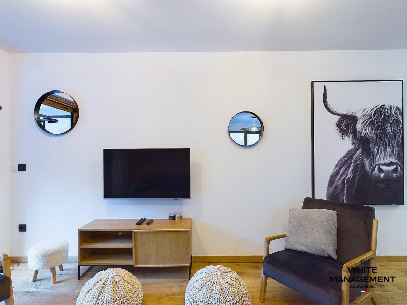 _lv_images__lot_0000000045_07_1205090