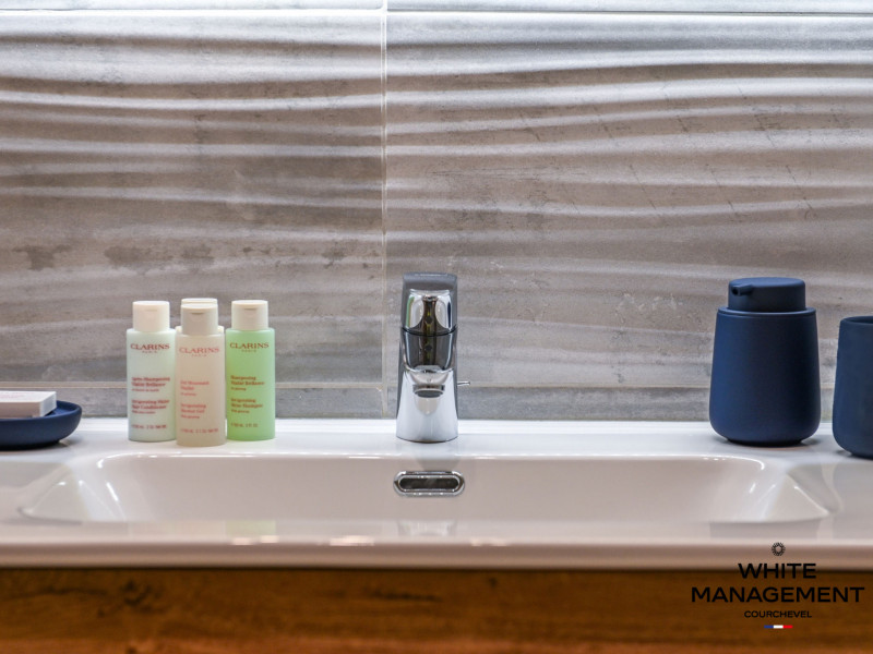 _lv_images__lot_0000000046_15_1682674