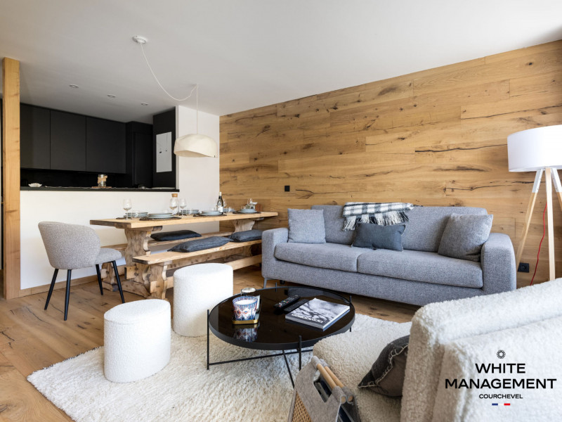 _lv_images__lot_0000000047_04_722565