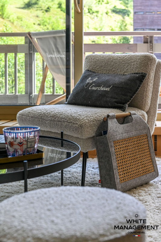 _lv_images__lot_0000000047_08_880694