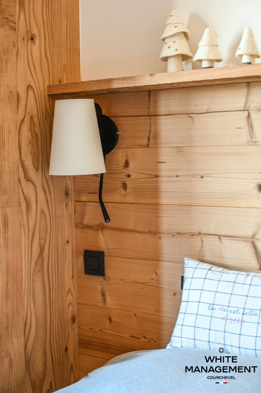 _lv_images__lot_0000000047_12_1682517