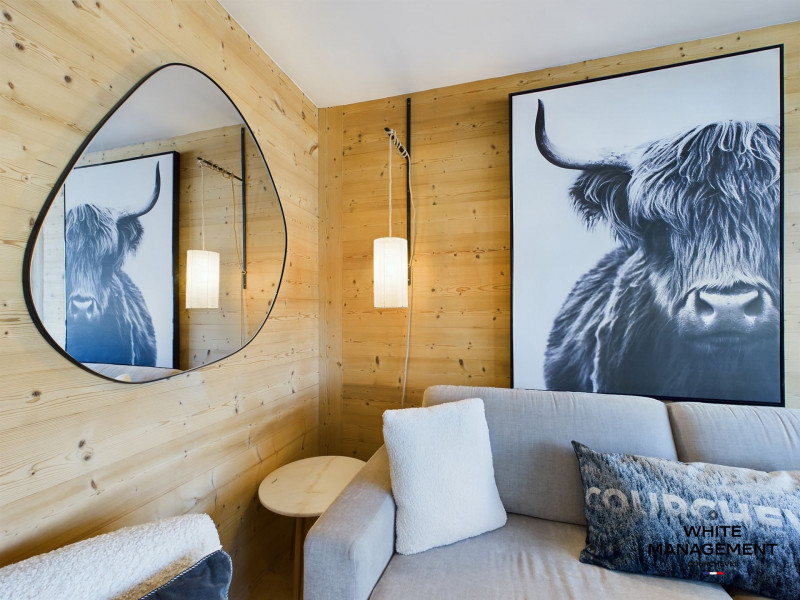 _lv_images__lot_0000000048_03_424142