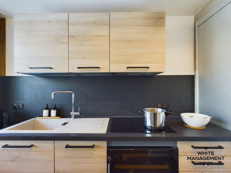 _lv_images__lot_0000000048_09_556990 _lv_images__lot_0000000048_09_556990