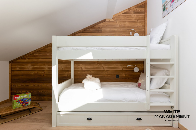 _lv_images__lot_0000000049_04_730233