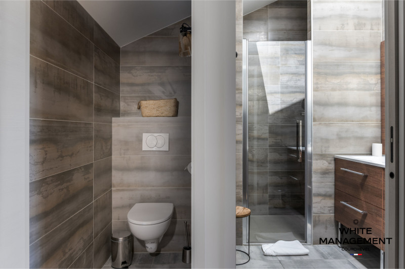 _lv_images__lot_0000000049_07_1374485