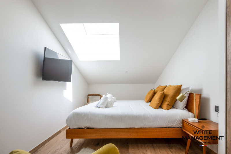 _lv_images__lot_0000000049_12_1734079