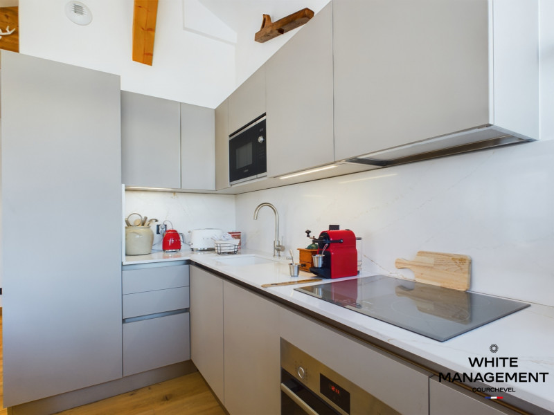 _lv_images__lot_0000000050_07_1734177